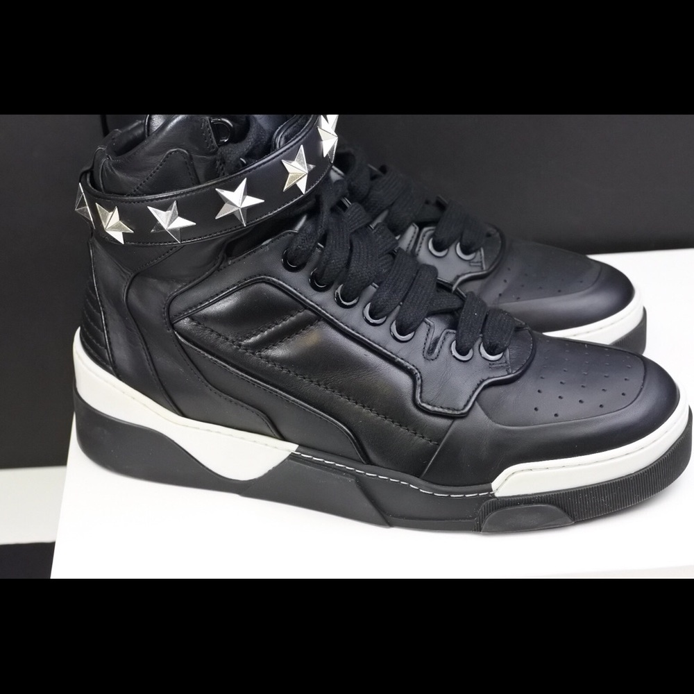 Givenchy
Tyson Star High-Top Sneaker 43 - Picture 4 of 8